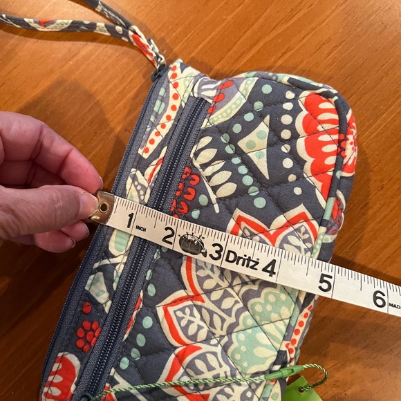NWT Vera Bradley Quilted Fabric Wristlet - Nomadic Floral - Picture 6 of 6